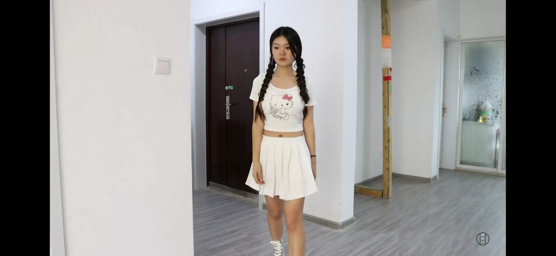 （得意客绝版模特菲儿）女大学生被多次哄睡后改造成奴-3