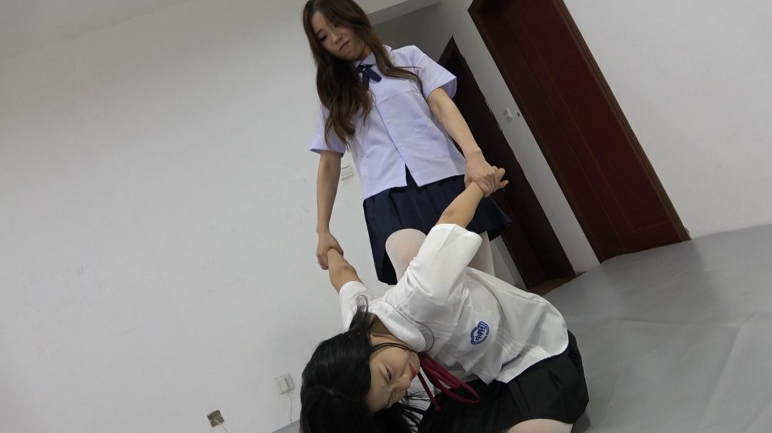 四女争斗-9