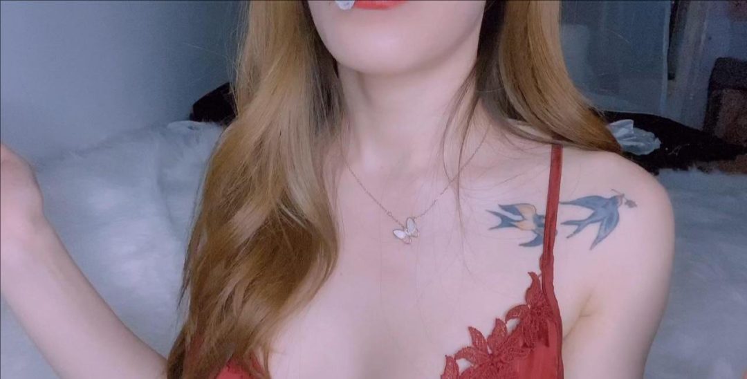 极品丝足女神金克丝红色性感内衣捆绑，嘴巴堵上自己脱下的原味内内-3