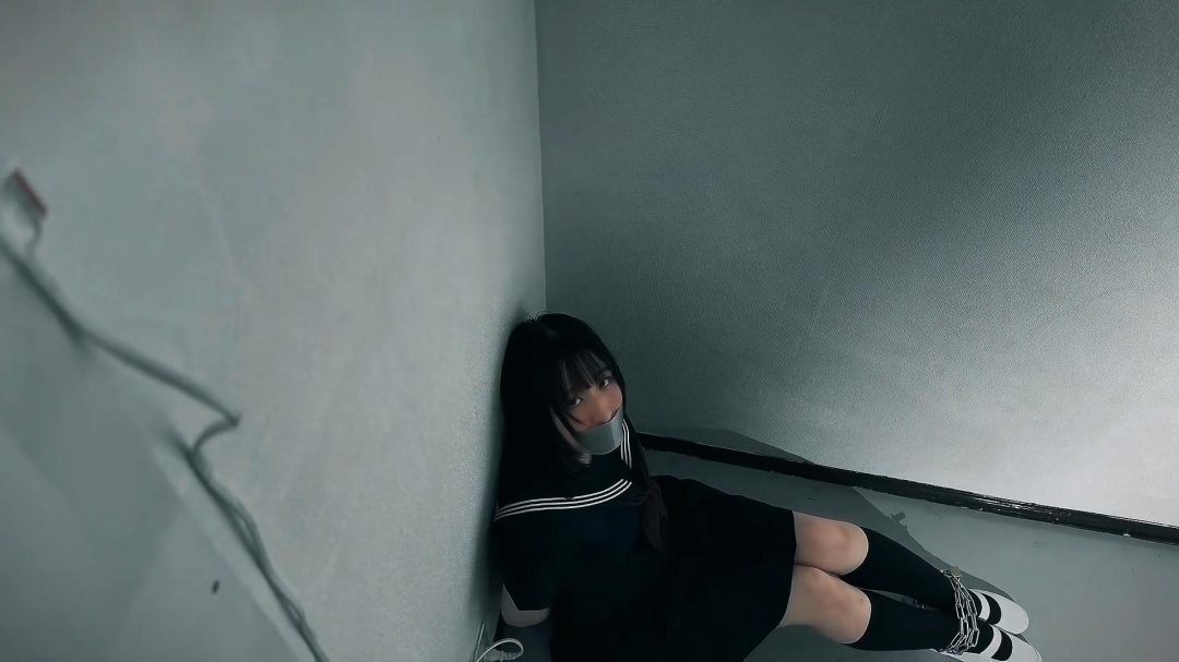 彼女は無事脱出できるのか眞中希愛脱出遊戯手錠拘束からの脱出短編サスペンス Can she escape to tied up handcuffs 闇バイト-6