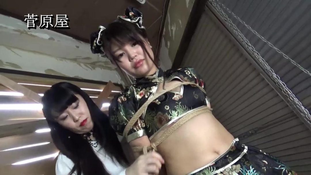 性感密致黑渔网中华服，菅原花音户外紧缚诱拐-1