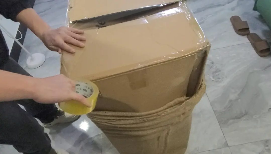 少妇被蒙上眼睛堵住嘴并绑住双手最后被封在密闭空间，看看她是如何在没有外力帮助下挣脱出来的-2