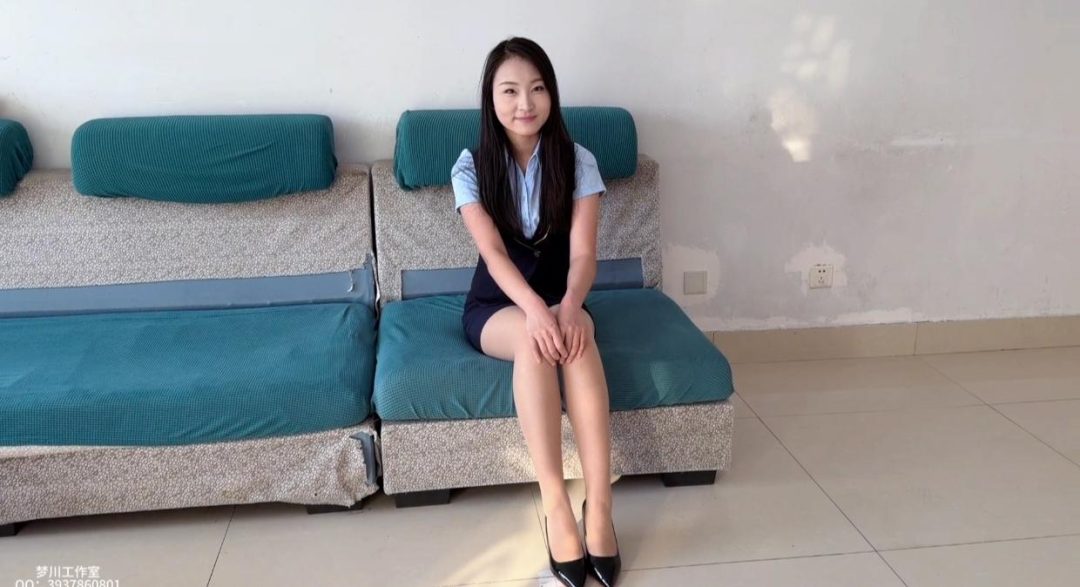 大长腿空姐被刁难篇【小玉】美腿空姐被卷入机长和女匪的阴谋计划-7