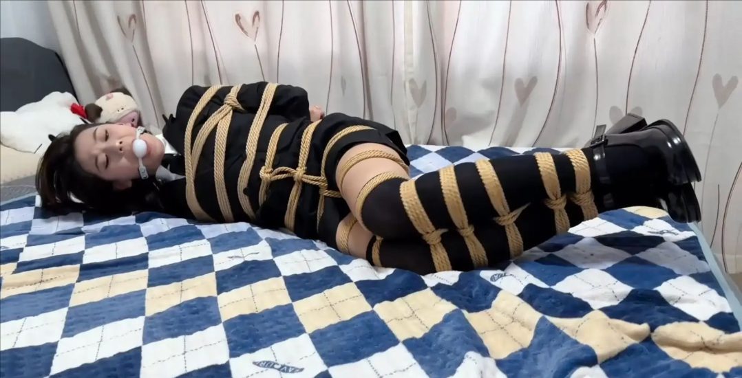 纯捆挣扎拘禁系列 捆绑美女大学生 上部-6