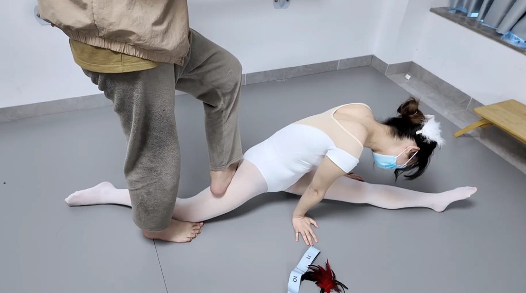 少女 一字马 钻脚心 压脚背 红温抽筋晕厥(定拍)-3 少女 一字马 钻脚心 压脚背 红温抽筋晕厥(定拍)-3
