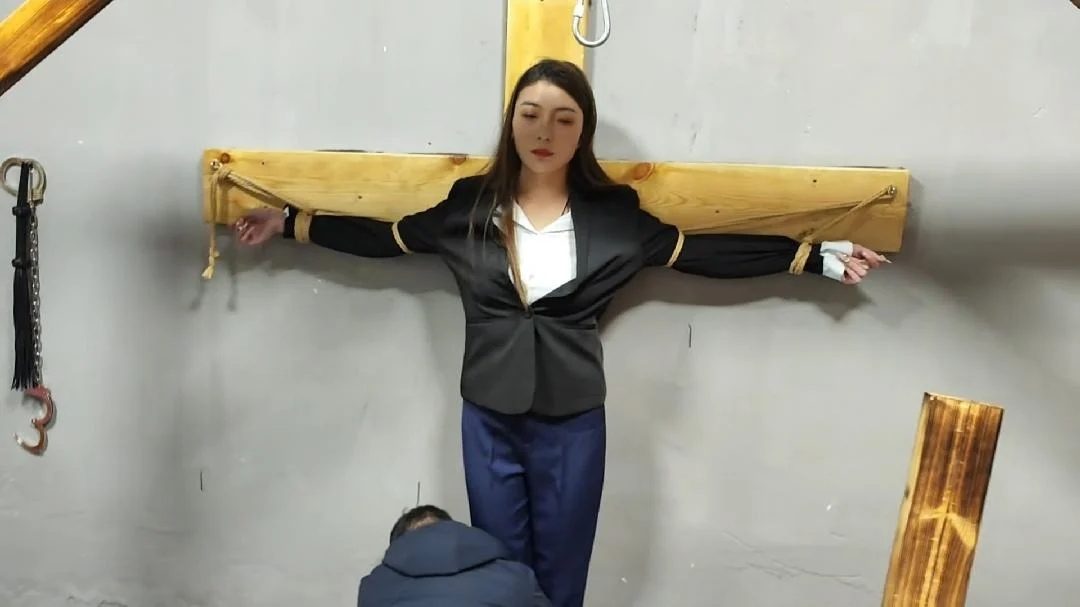 佳佳体验女烈上 老虎凳，十字架，X架-3