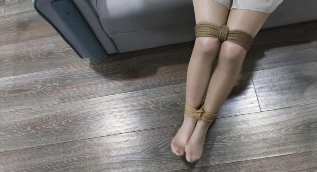 《债》 紧缚直臂清纯美女 因偿还能力不够 被债主找上门tk-6