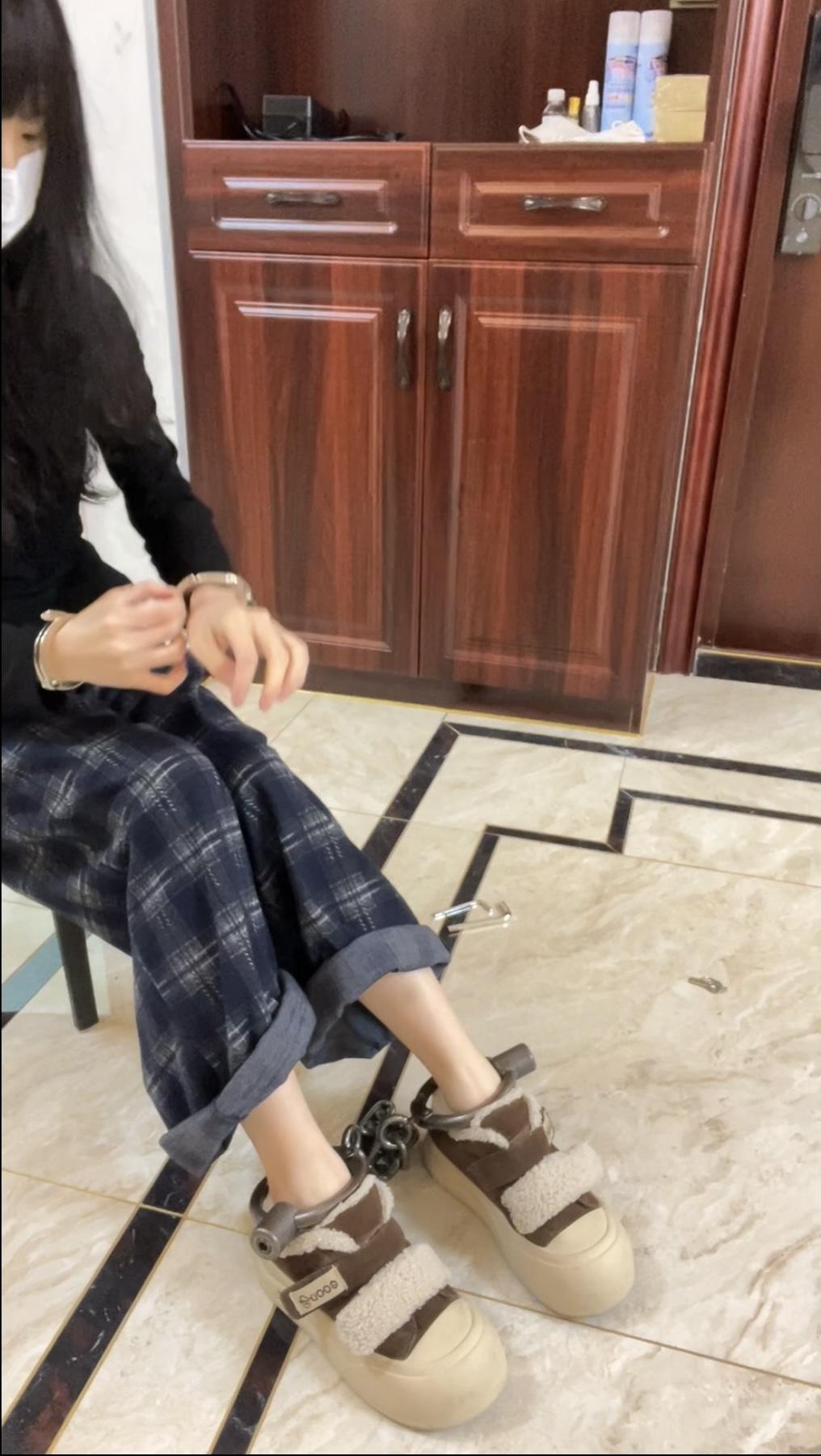 戴镣铐生活的大二女生-宅家日常-5