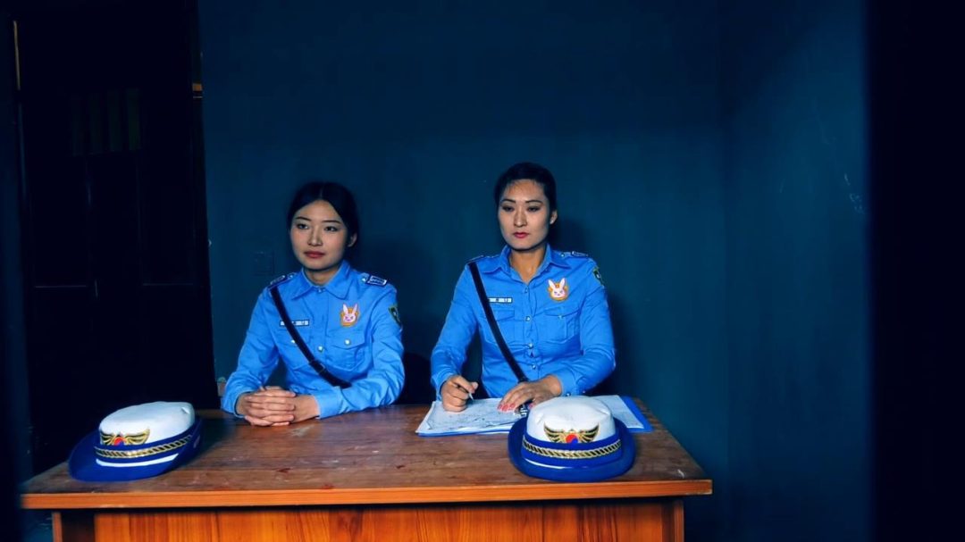 定拍转公映《秘密押送》第三集 两个女 被押赴刑场执行枪决由于出现重大发现一名女 被叫停执行押回监牢重新审讯-9