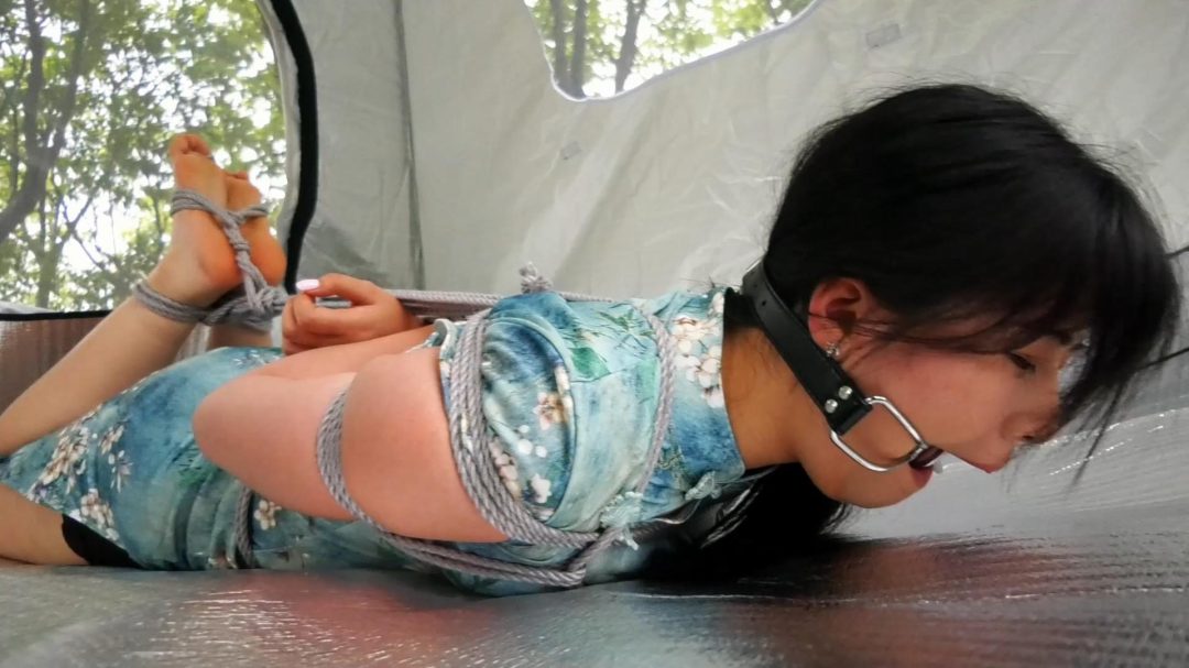 女M的野外训练-4