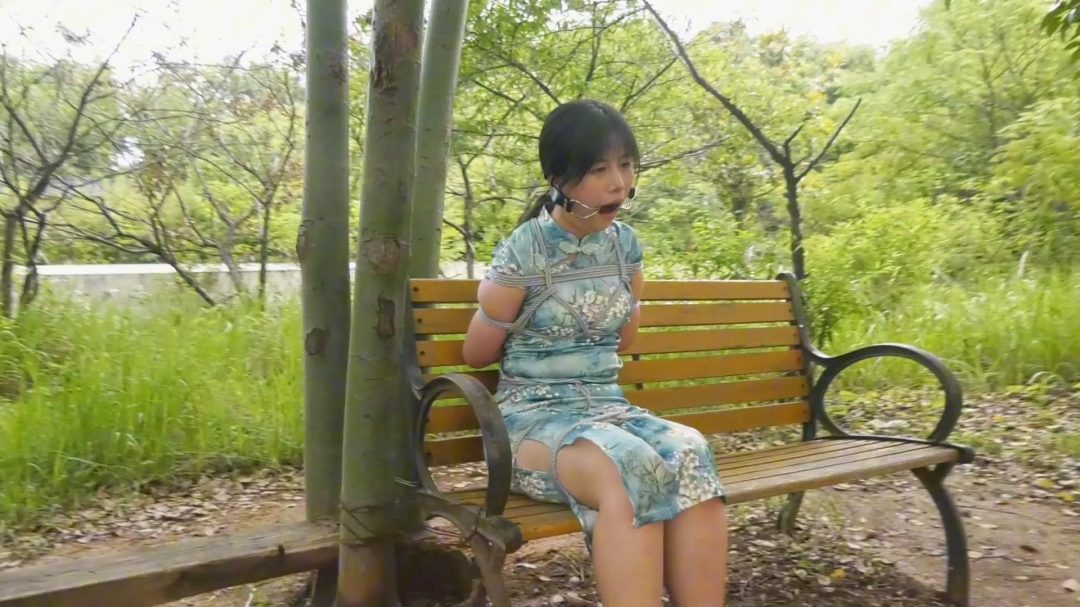 女M的野外训练-2