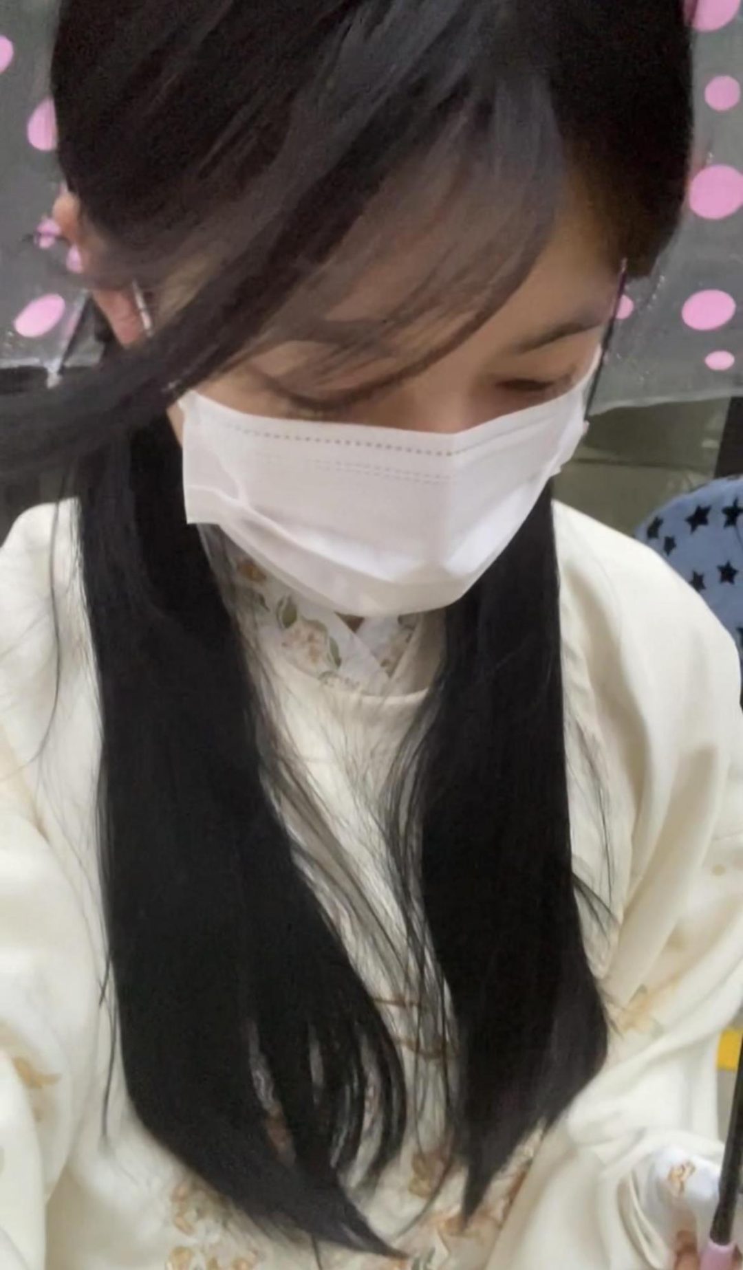 18岁女高的四天镣铐生活（10）冒雨戴脚铐出门-5