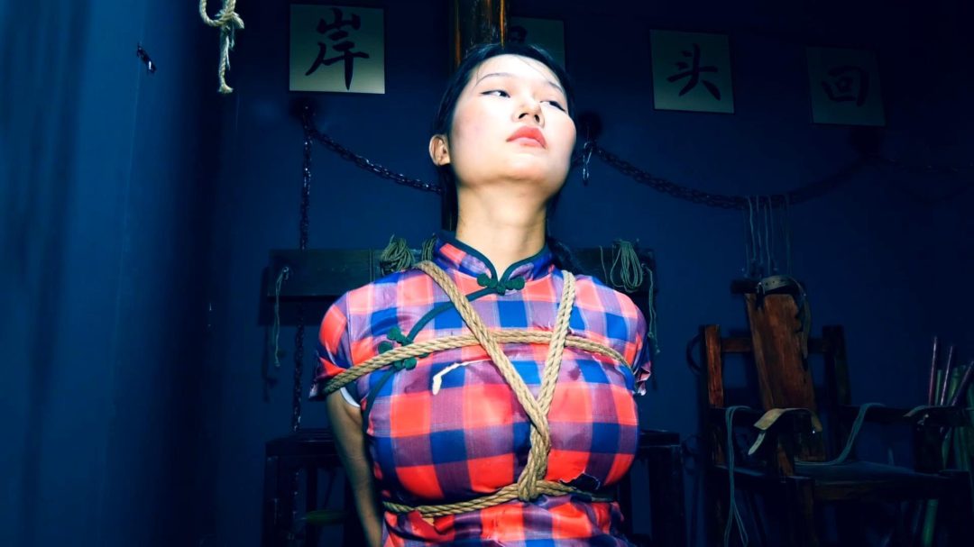 定拍转公映《潜伏的蝴蝶》上集 地下交通员不慎被捕潜伏军统的卧底营救失败一同被捕惨遭刑讯逼问-4