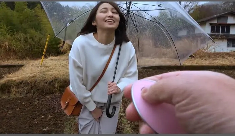ママ友と日帰り不倫露出旅 本田瞳-3