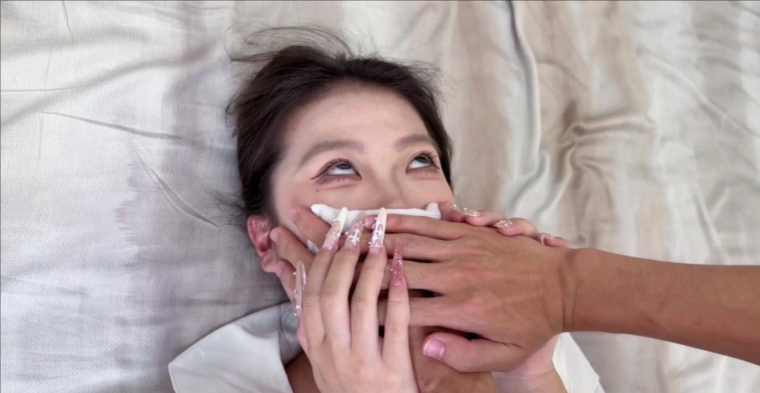 【迷药之都】中集 菜菜 椅子捂晕摸腿 公主抱 捂晕在床-5