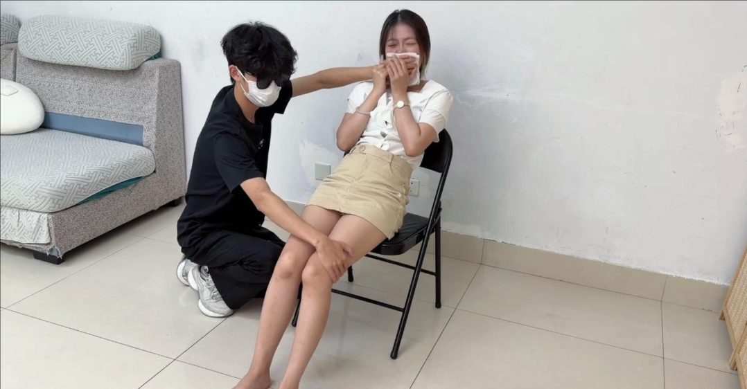【迷药之都】中集 菜菜 椅子捂晕摸腿 公主抱 捂晕在床-4