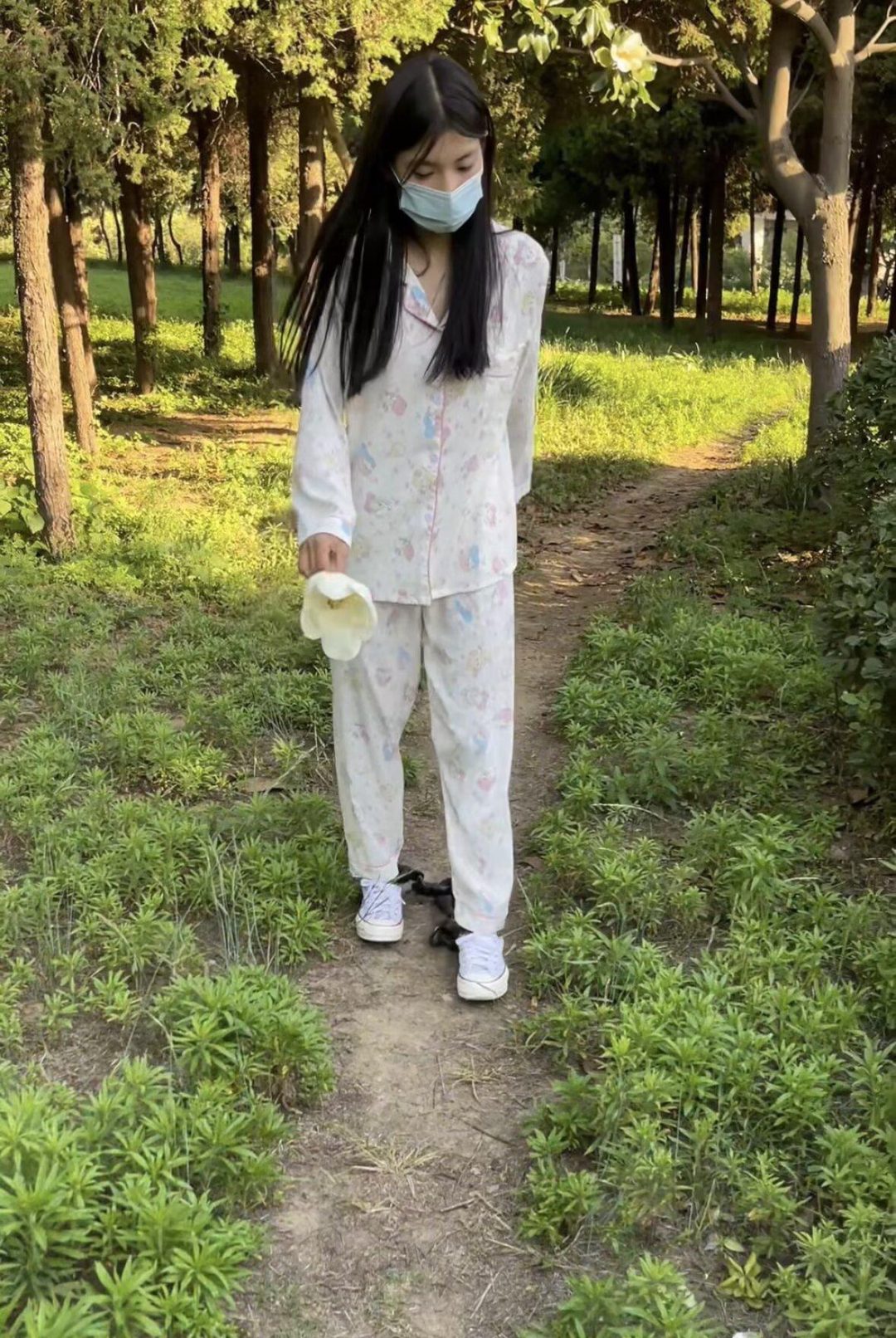 在大街上钉死11斤脚镣的女生（中）-2