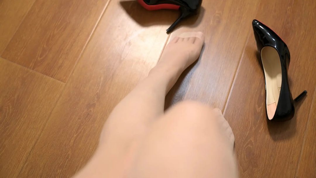 【美腿玉足系列】雪碧OL衬衫女王气质丝袜高跟美腿展示-6