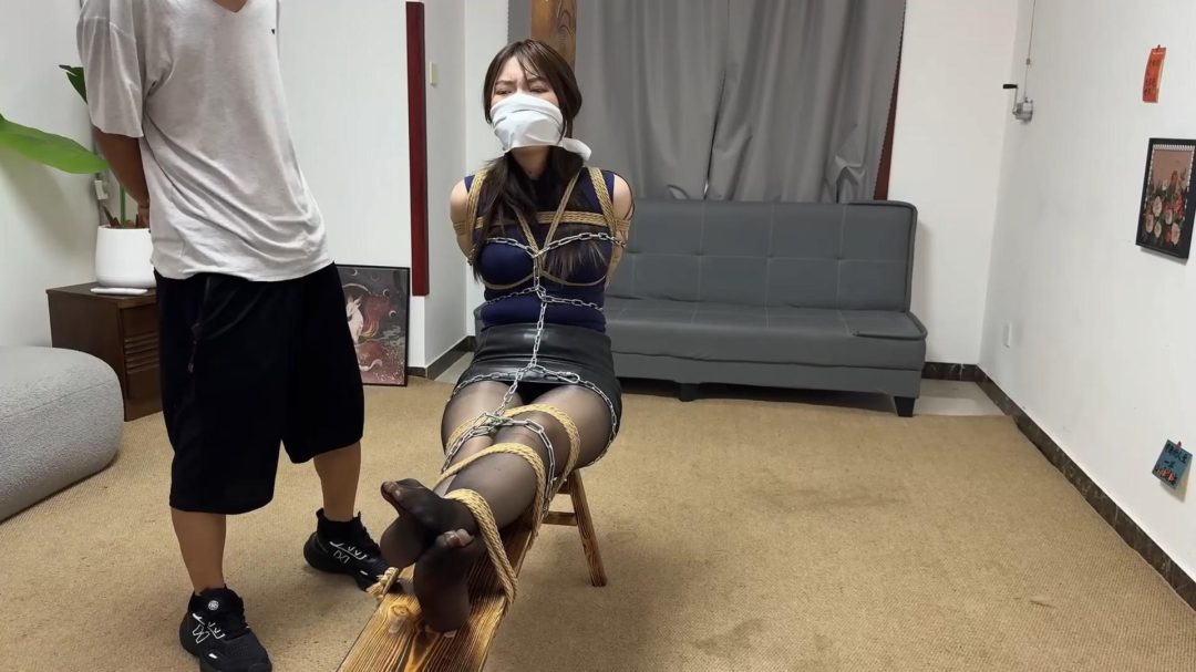 金宝定拍—《卧底模特的命运》下，盖盖出演，卧底特工惨遭报复，老虎凳捆绑+塑料袋全包捆绑-6