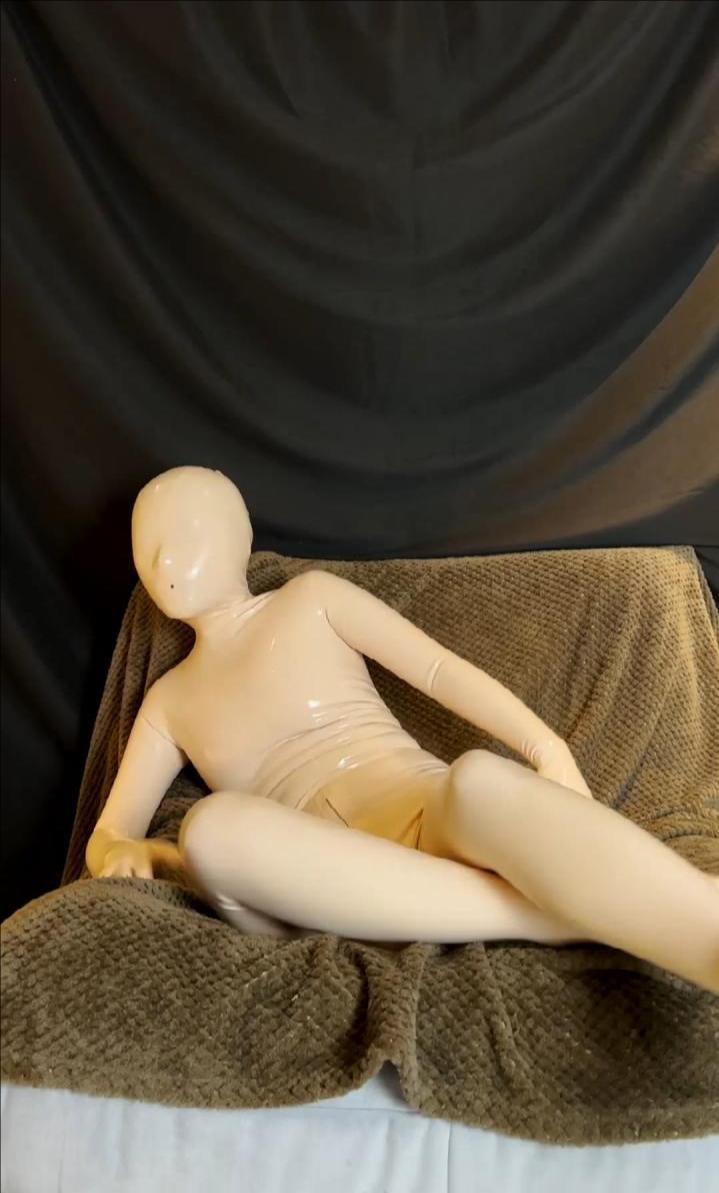 穿着乳胶ZENTAI全包紧身衣的直播录播第4部-9