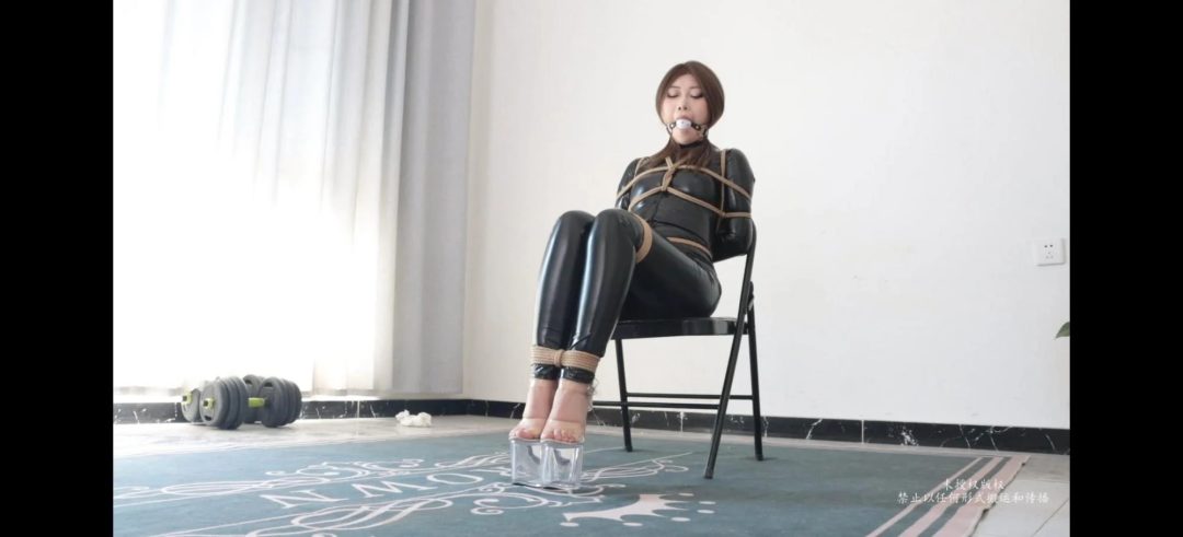 得意客工作室定拍 性感美女搜查官被捆绑口球流口水胶带封嘴-7