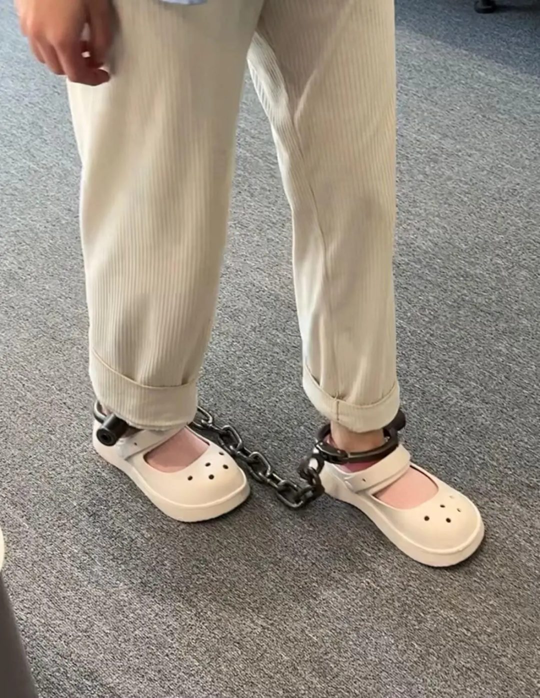 小妹子黑铁脚镣体验-7