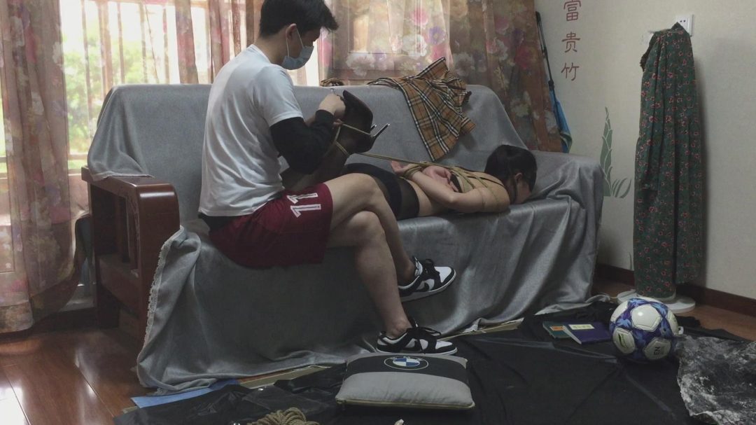 新的女M妮妮第二次见面，继续深度交流，口才很好的女孩^-3
