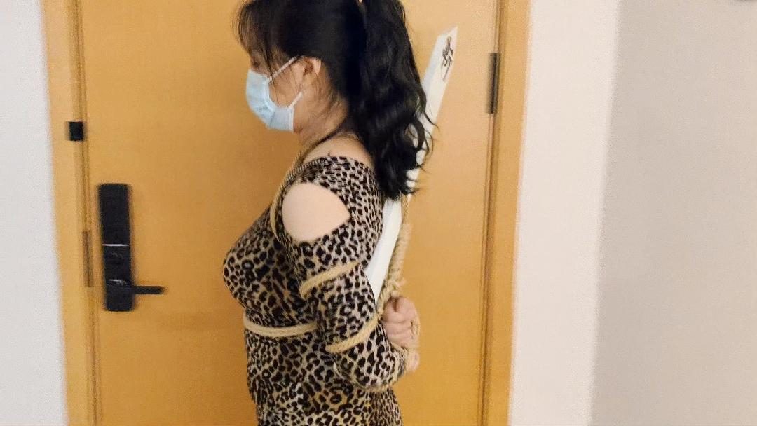 新模特梅丽被斩首示众-2