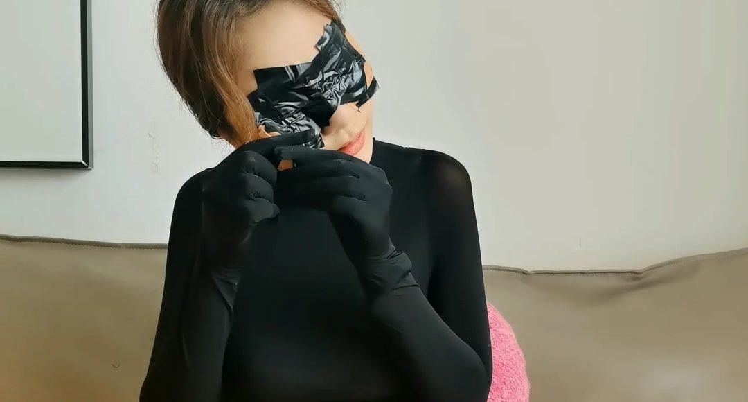 驴驴挑战黏性胶带封眼＋封嘴全过程-7