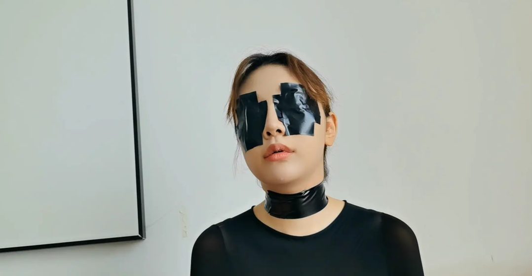 驴驴挑战黏性胶带封眼＋封嘴全过程-4
