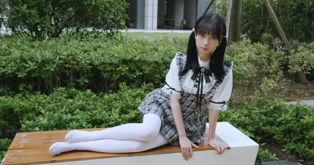 【袜得肤原创摄影】安娜可爱长裙半透白丝户外诱惑-1