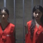 【绞落双花】高颜值红马甲女囚林月舒、李慕瑶手脚制式手铐拷在栏杆上不招供睡梦中被执行绞刑中惊醒
