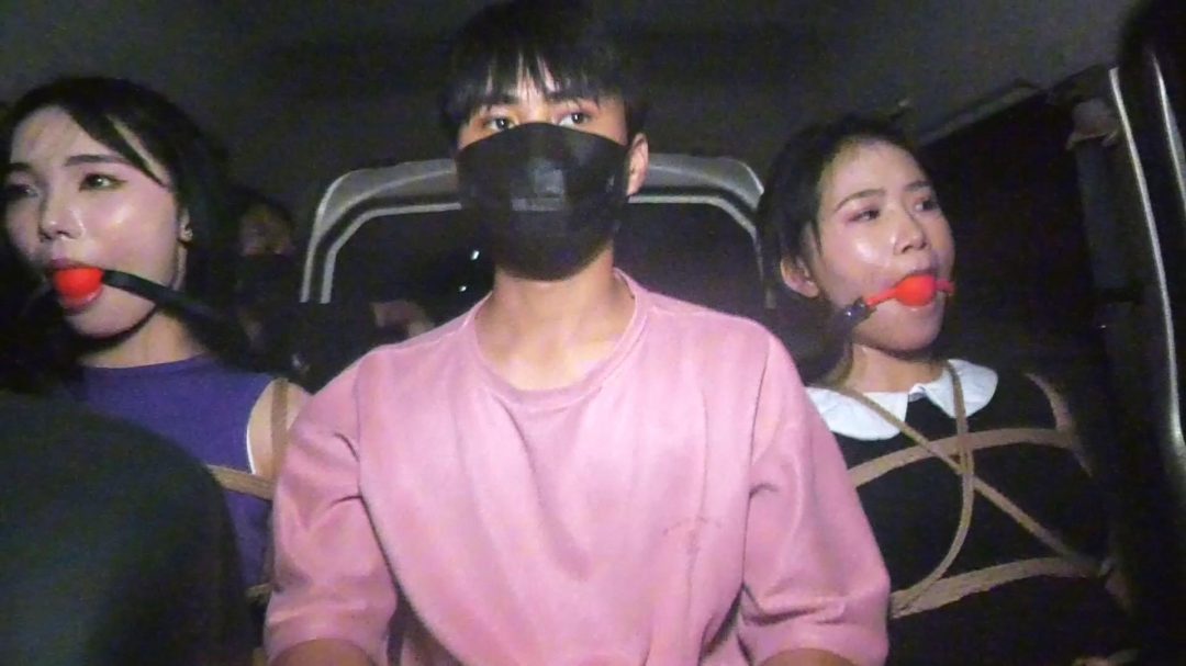 定拍转公映《宅门囚影》下集 把姐妹俩先捆绑起来关在地牢然后再驱车将姐妹俩-7