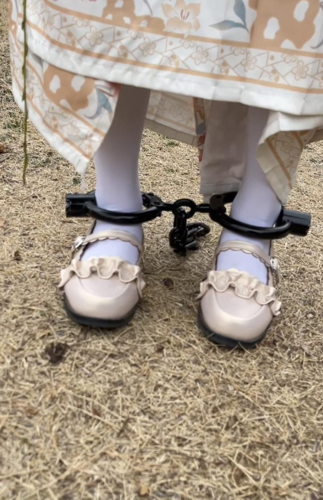 18岁女高的四天镣铐生活（2）适应重镣，公园2公里走路镣责-3
