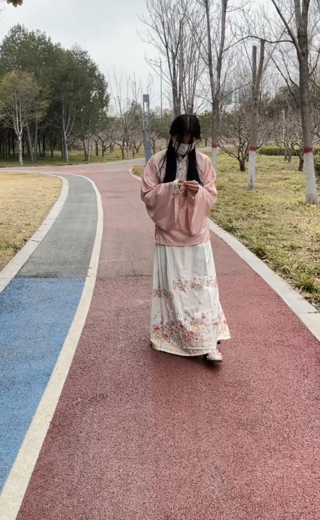 18岁女高的四天镣铐生活（2）适应重镣，公园2公里走路镣责-5