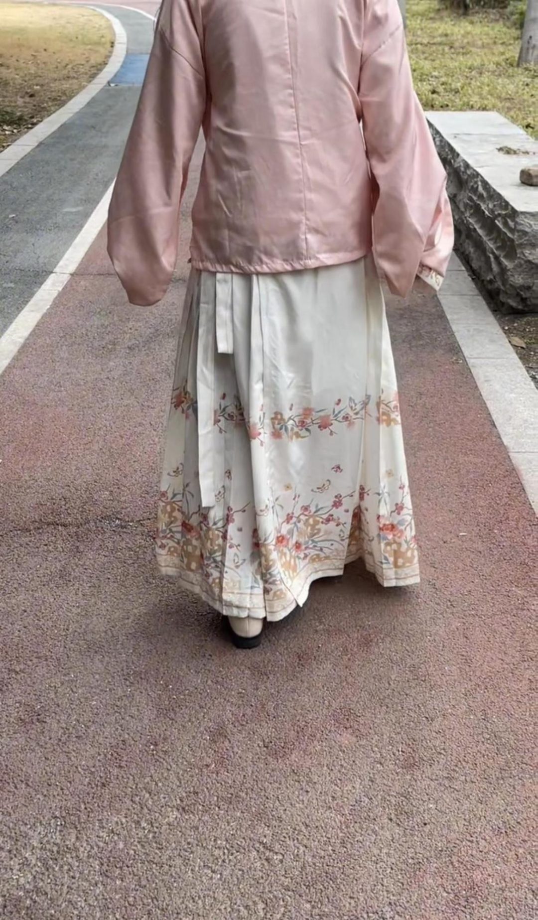18岁女高的四天镣铐生活（2）适应重镣，公园2公里走路镣责-6