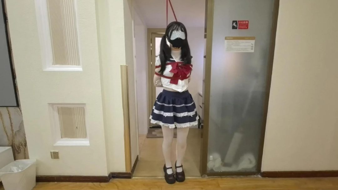 『罐罐』连体白丝+厚白JK 棉袜堵嘴胶带封嘴罐罐体验走绳 站着走和跪着走两种方式，绳结勒得罐罐疼得哭还是坚持完成四个来回-3