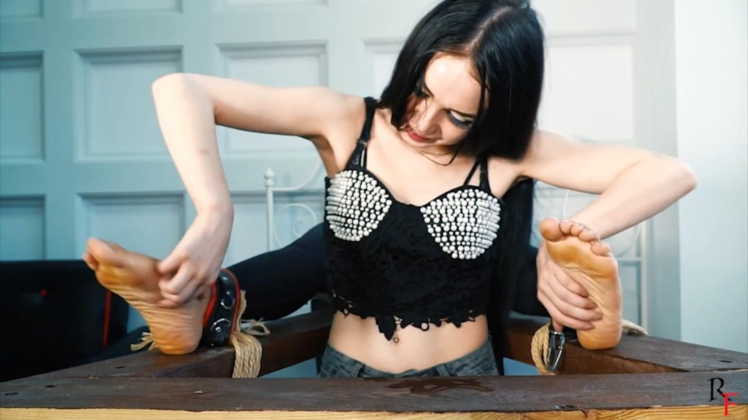 Susanna training for torture Iraida\'s belly - tickling, wax and ice + foot tickling-3