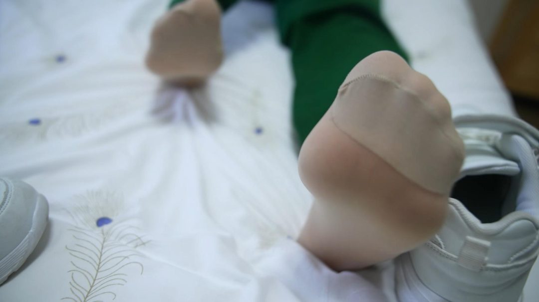 【小萌同学】定拍敷贴窒息案2，姐妹被塑料袋，保鲜膜闷晕酷刑逼问，最后被敷贴窒息...-9