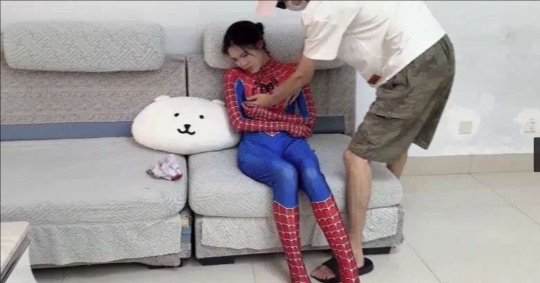 【梦川工作室】（雯雯）人妻蜘蛛侠身份暴露后被调教-4