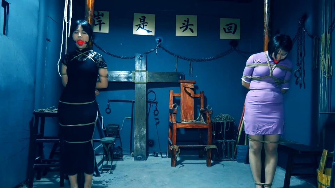 两M体验老虎凳审讯椅-5