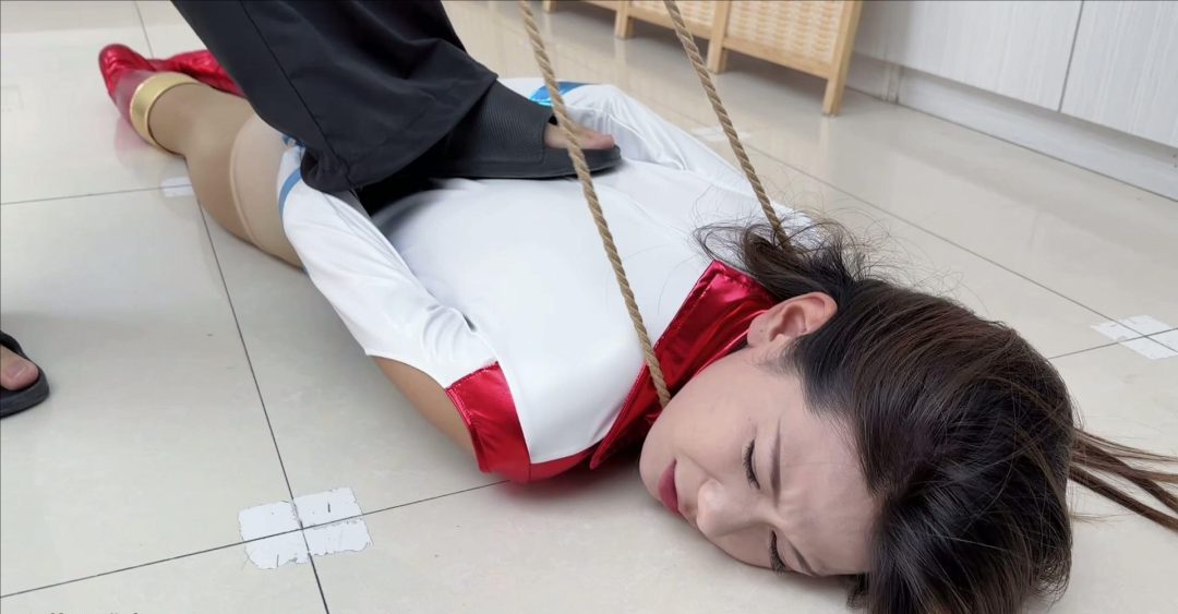 灵儿 胜利女侠身份暴露凌辱惨败 梦川工作室-12