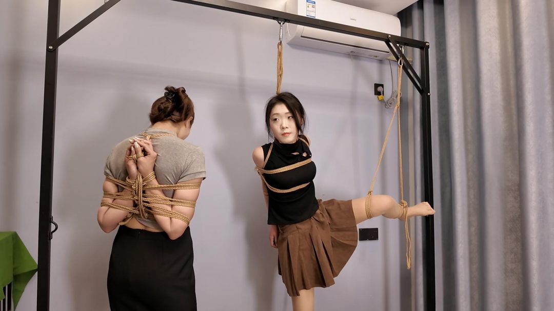 紧缚小夏与佳佳 后手观音 直臂 鞭打 跪 调-5