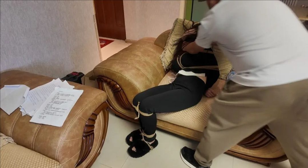 最后5秒 “宁死不招？杀手亮出她的宠物 女高管瞬间崩溃”-5