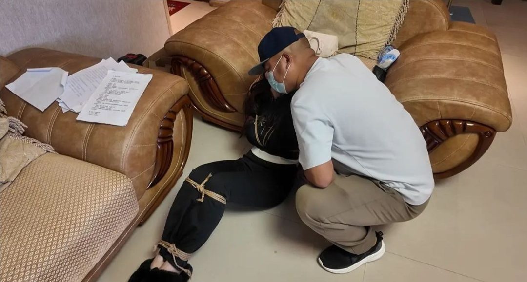最后5秒 “宁死不招？杀手亮出她的宠物 女高管瞬间崩溃”-4