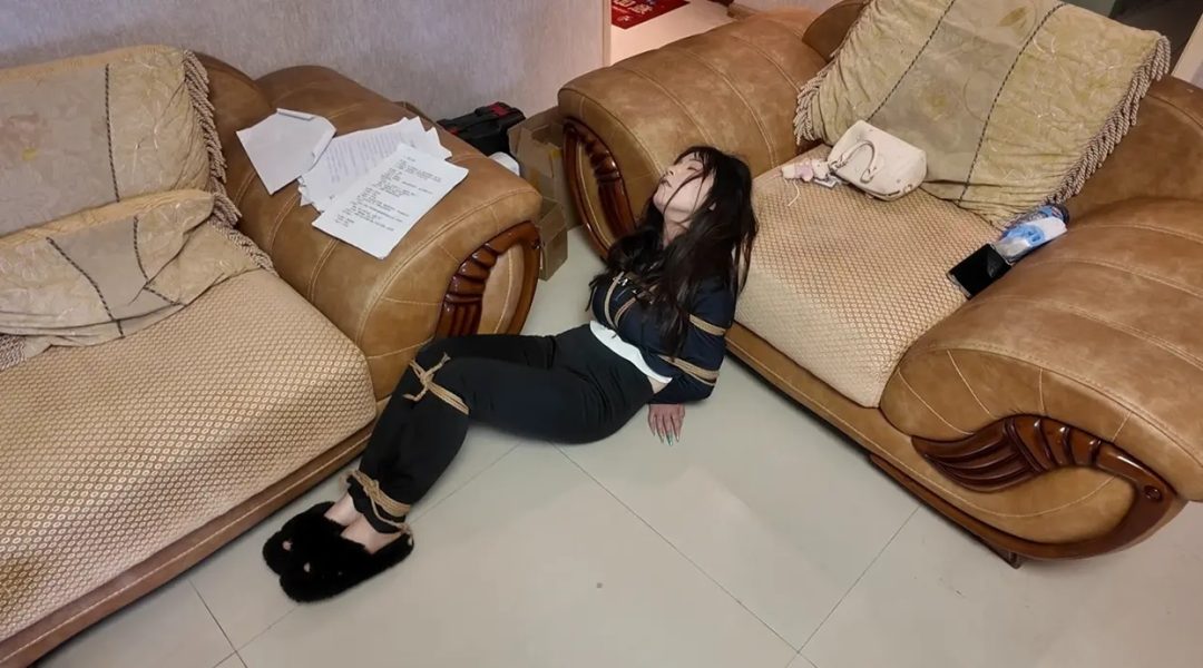 最后5秒 “宁死不招？杀手亮出她的宠物 女高管瞬间崩溃”-3