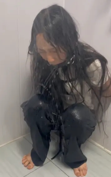 雨天女大学生放学路上遭遇捆绑（1）-5