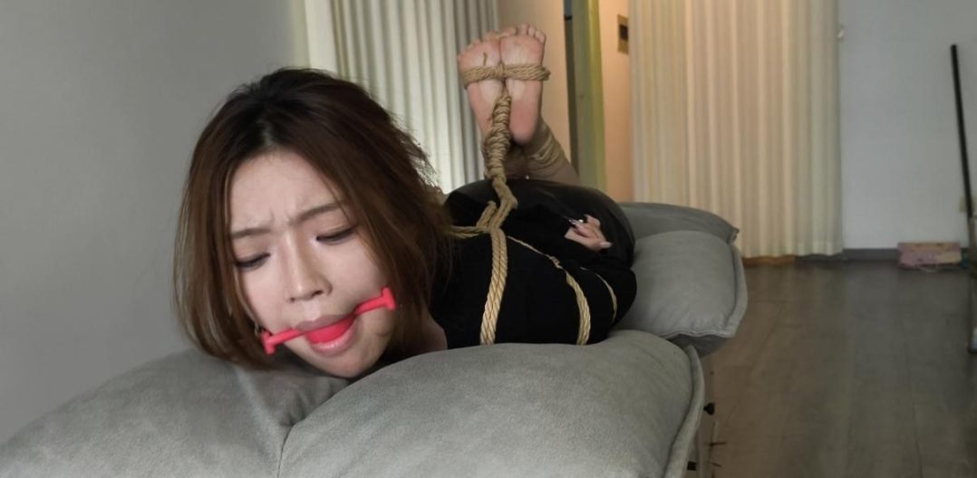 【禾一原创】（私人订制）《拍卖》丝袜加裸足 连脚趾都不放过 紧缚驷马放置拍-7