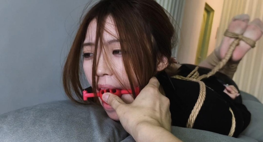 【禾一原创】（私人订制）《拍卖》丝袜加裸足 连脚趾都不放过 紧缚驷马放置拍-6