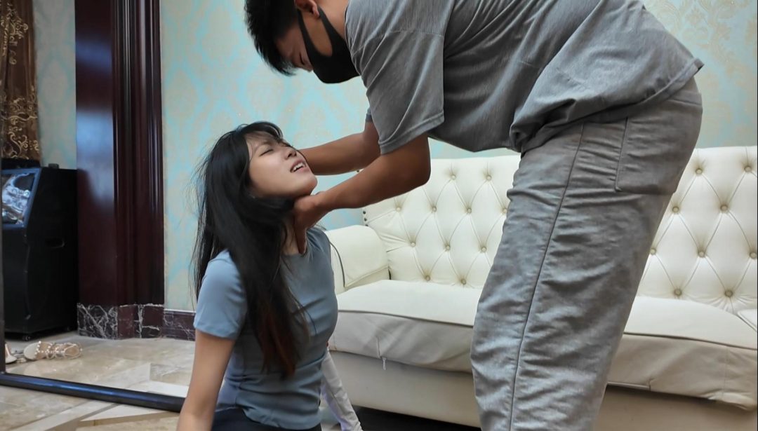 女士下班回家遭偷袭-15